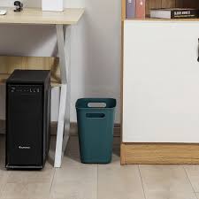 Liten plastpapperskorg för badrum